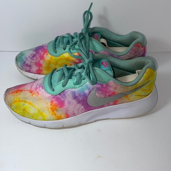 nike tanjun tie dye women's